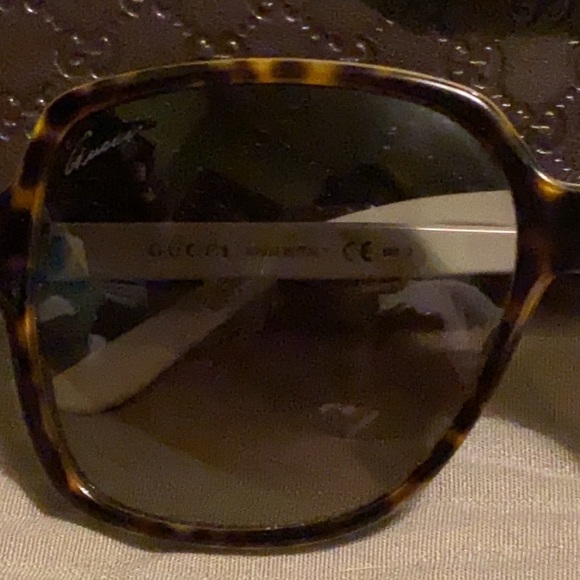 🛑SOLD🛑Gucci Sunglasses Excellent Condition✳️ - Picture 2 of 11